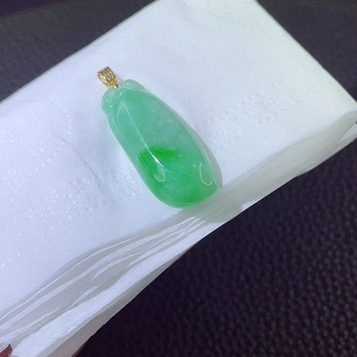 翡翠颈饰18K金镶嵌翡翠