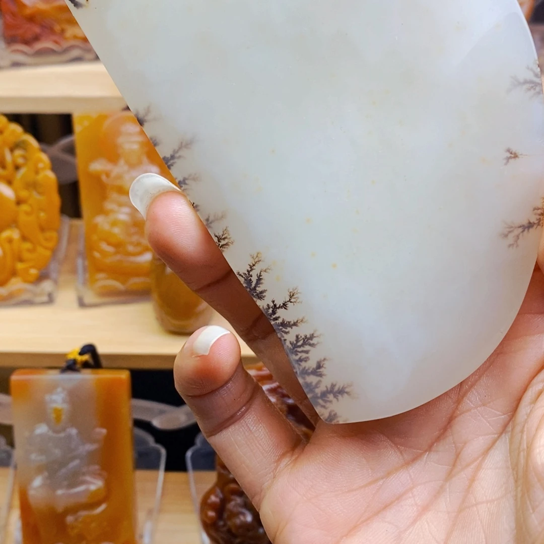 石英质玉（黄龙玉）未镶嵌颈饰