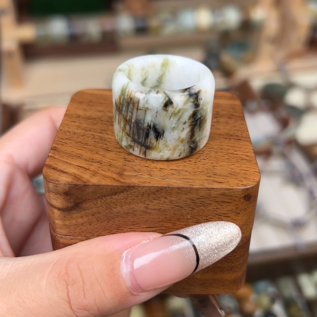 蛇纹石玉未镶嵌戒指青草奶牛内径19.1