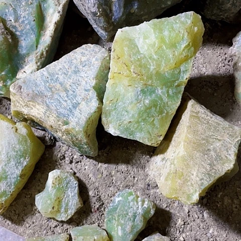 蛇纹石玉未镶嵌珠宝奇石