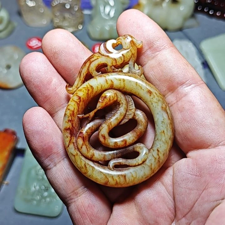 和田玉未镶嵌颈饰美**荐