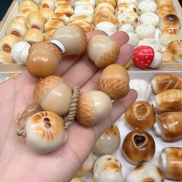 白玉菩提把件3.10.58象牙果炭烤松果