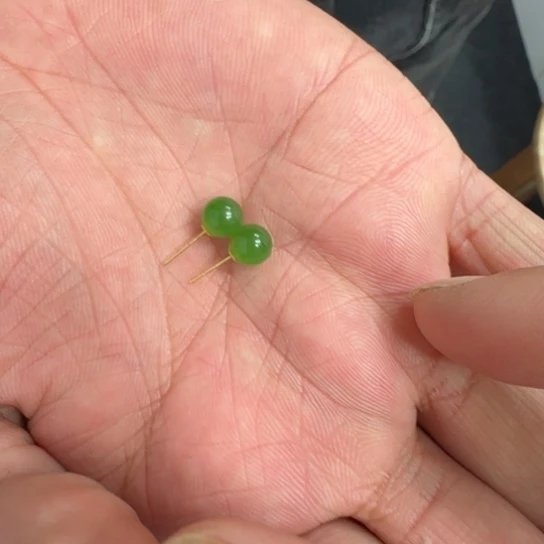 和田玉耳饰18K金镶嵌卡6俄罗斯高冰