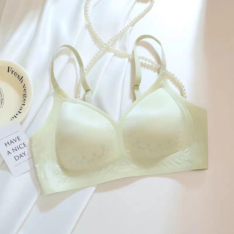 【靓衣园】无痕无钢圈裸感透气固定杯吊带背心（B95）