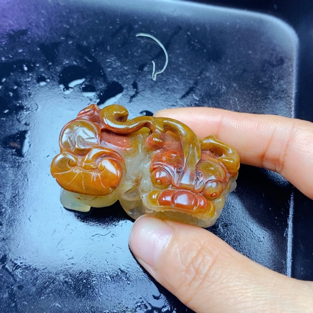 石英质玉（黄龙玉）未镶嵌颈饰