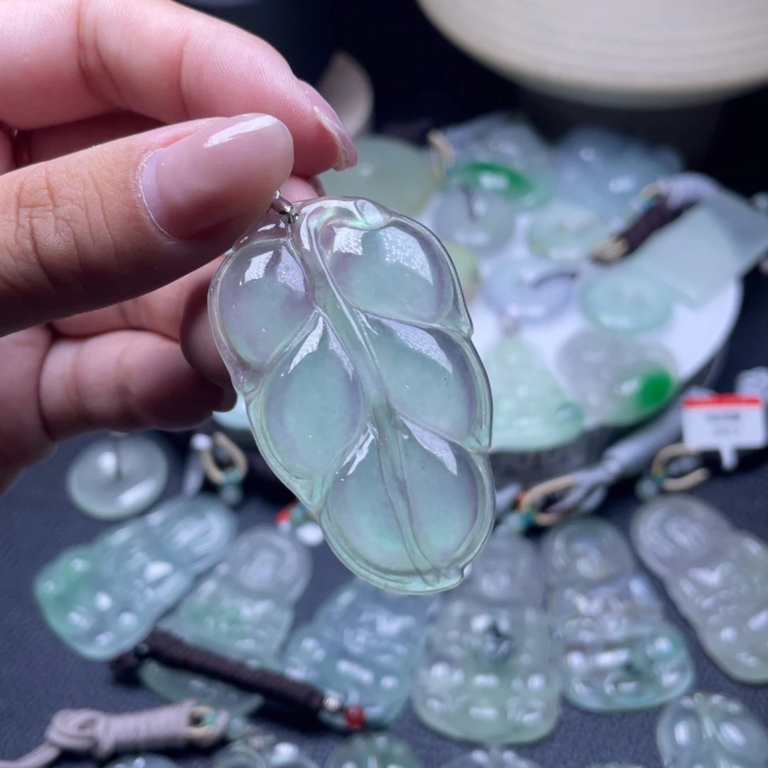 颈饰未镶嵌翡翠