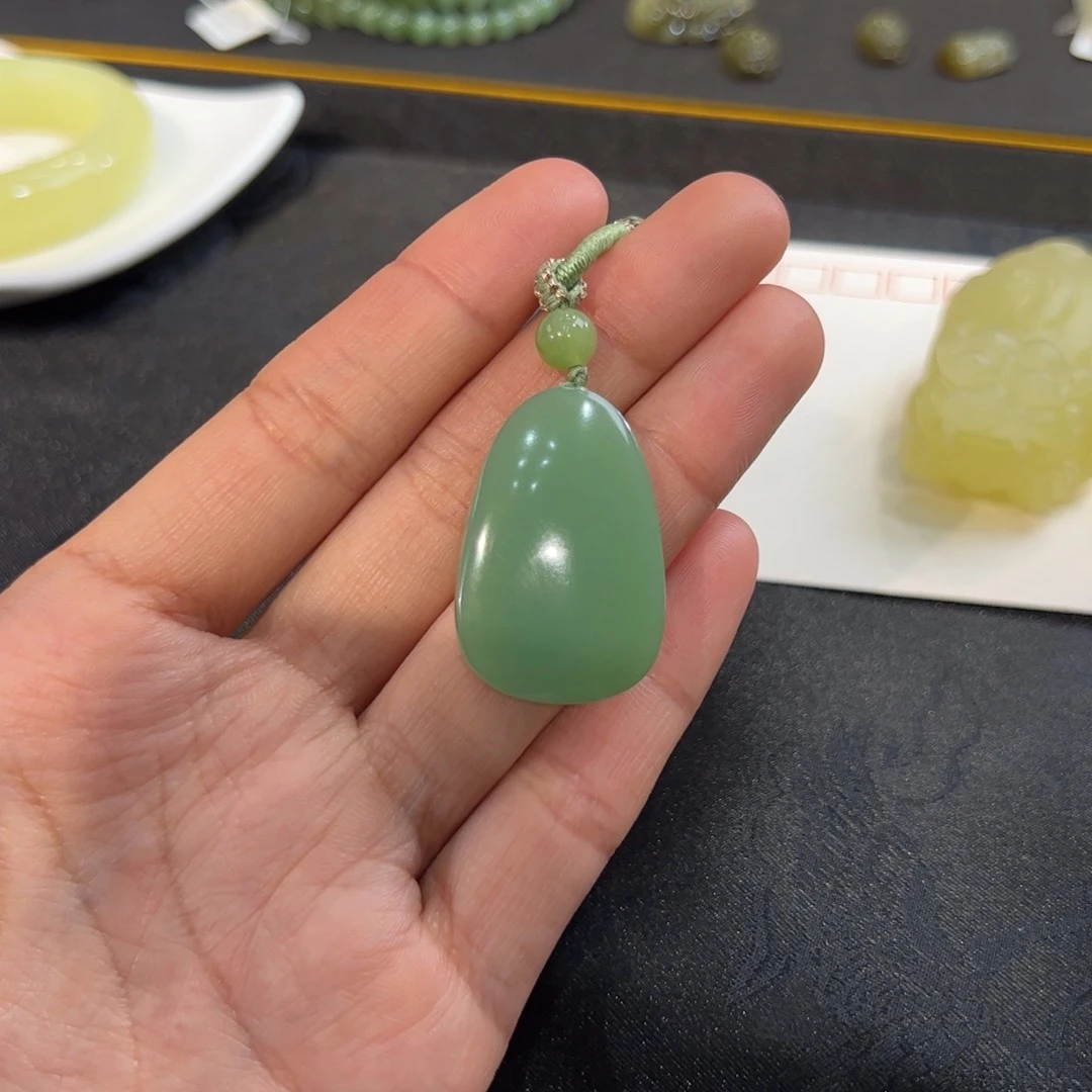 和田玉吊坠未镶嵌