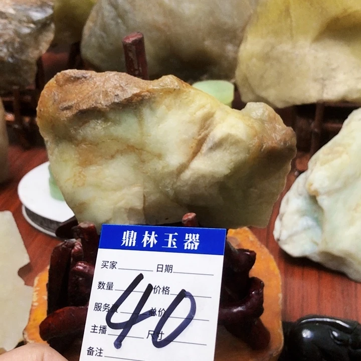 未镶嵌蛇纹石玉珠宝奇石
