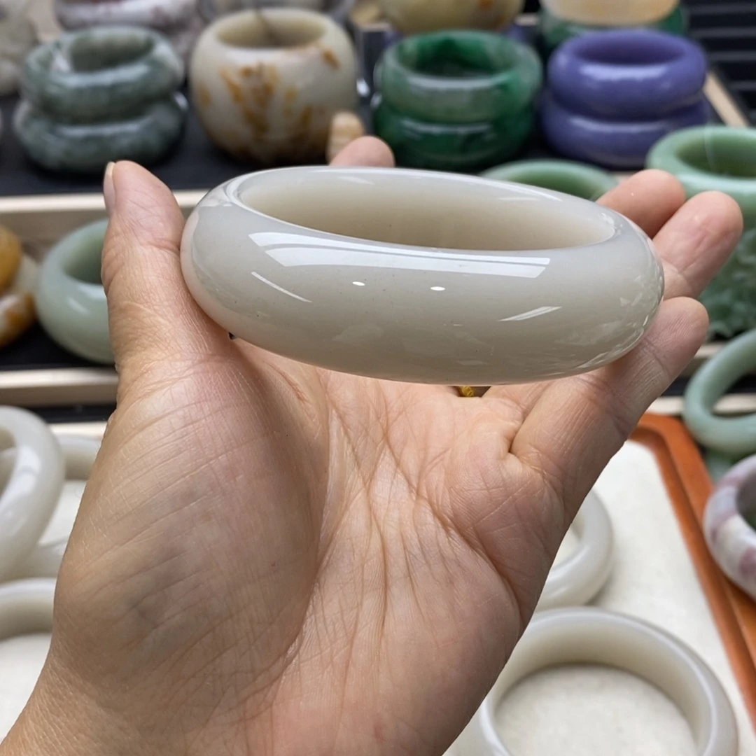 未镶嵌手镯石英岩玉奕***奶