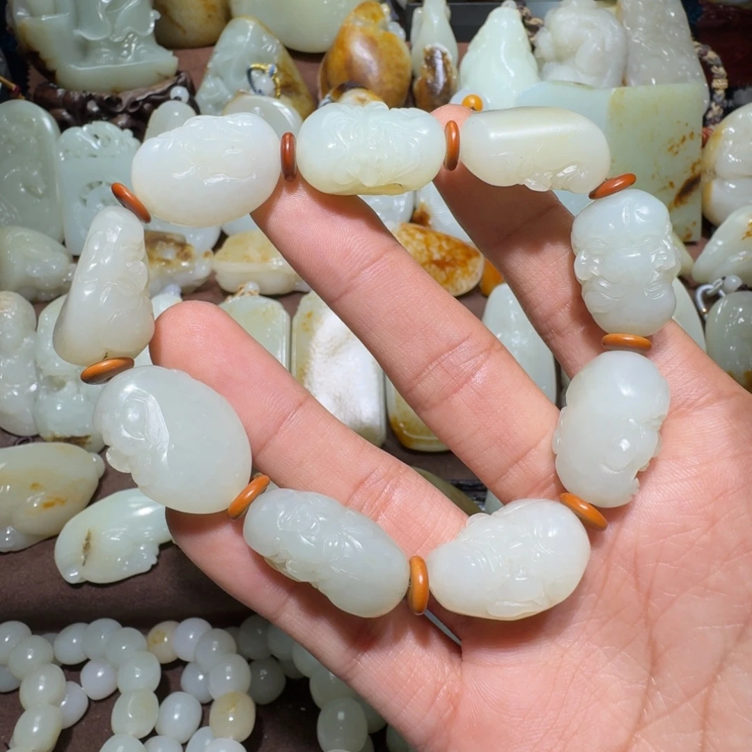 嘻***狗和田玉未镶嵌手串