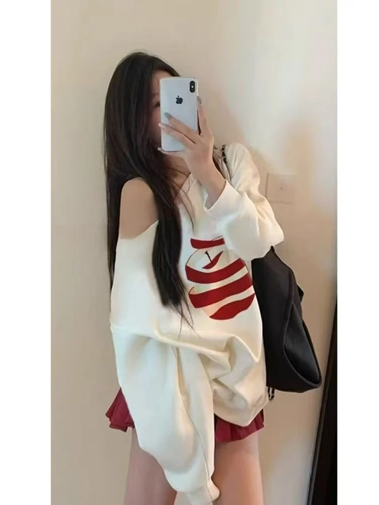 白色斜领露肩苹果印花卫衣女秋季小众别致甜辣妹宽松百搭上衣学生