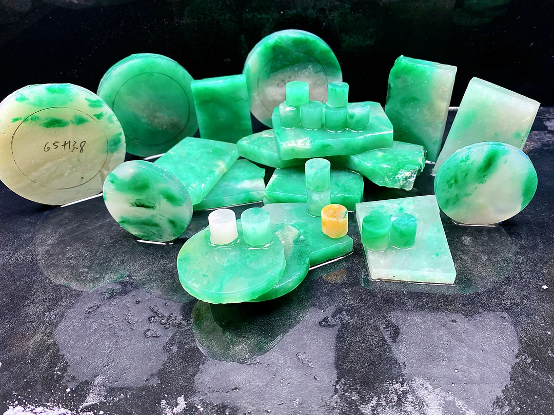 好漂亮天然非洲翠原石片料链接多样性发一雕刻设计