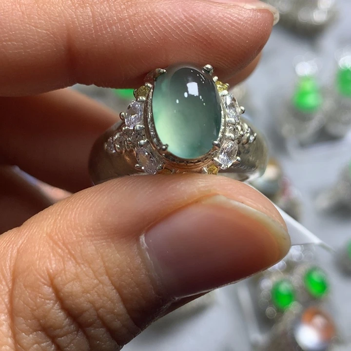 翡翠未镶嵌戒指铜托，卖裸石，需要二次镶嵌