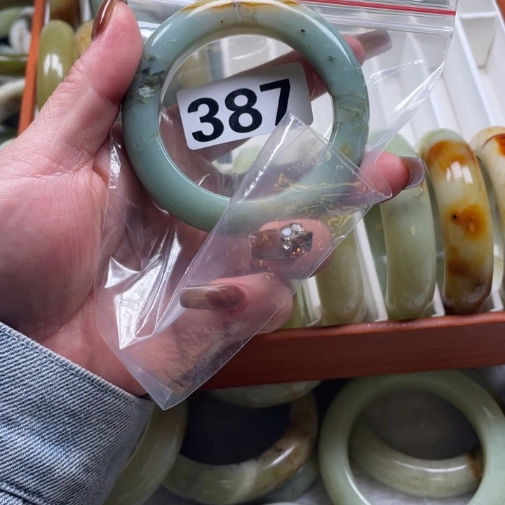 张***语蛇纹石玉未镶嵌手镯