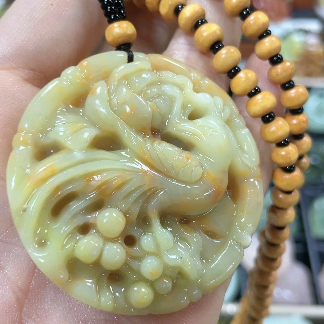 蛇纹石玉颈饰合金