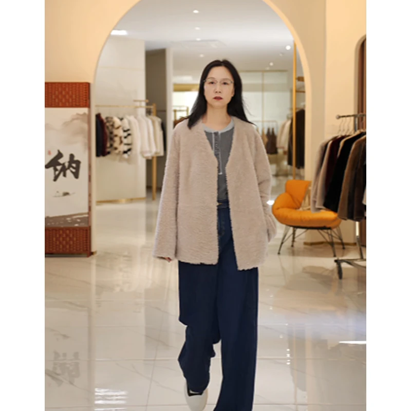 ALL FUR “冬日暖阳”新款进口拉贡皮毛一体V领皮草外套PC250124