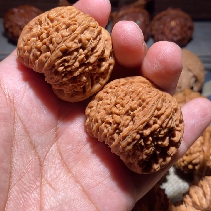 W***H吊坠文玩核桃核桃