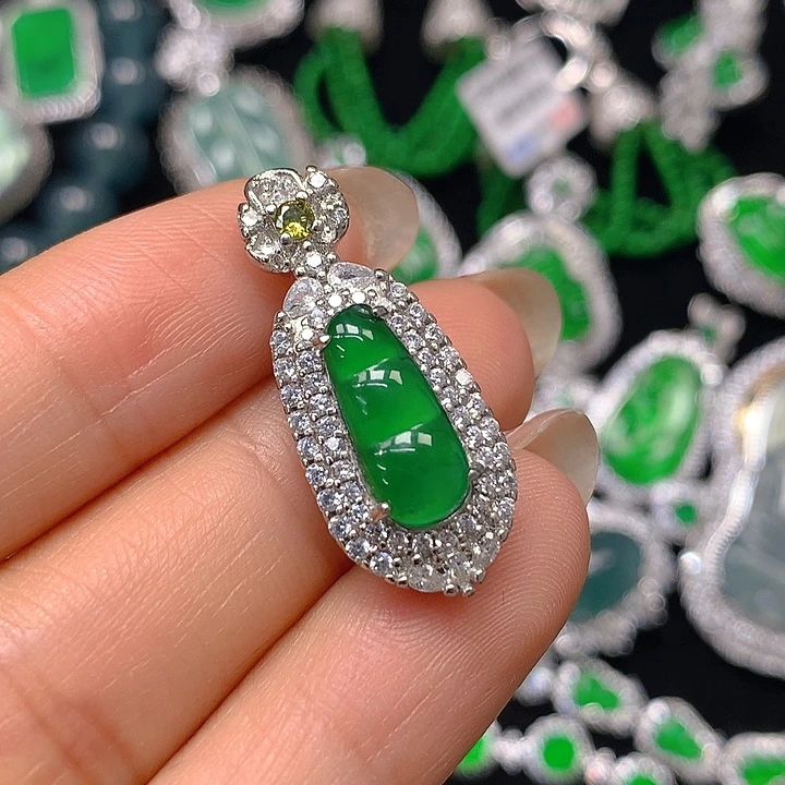 翡翠颈饰未镶嵌翡翠