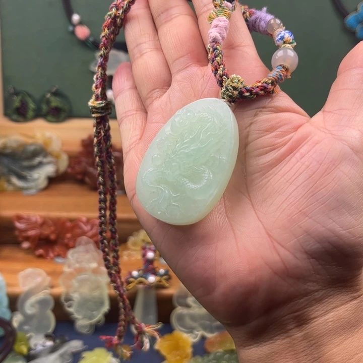 蛇纹石玉合金吊坠