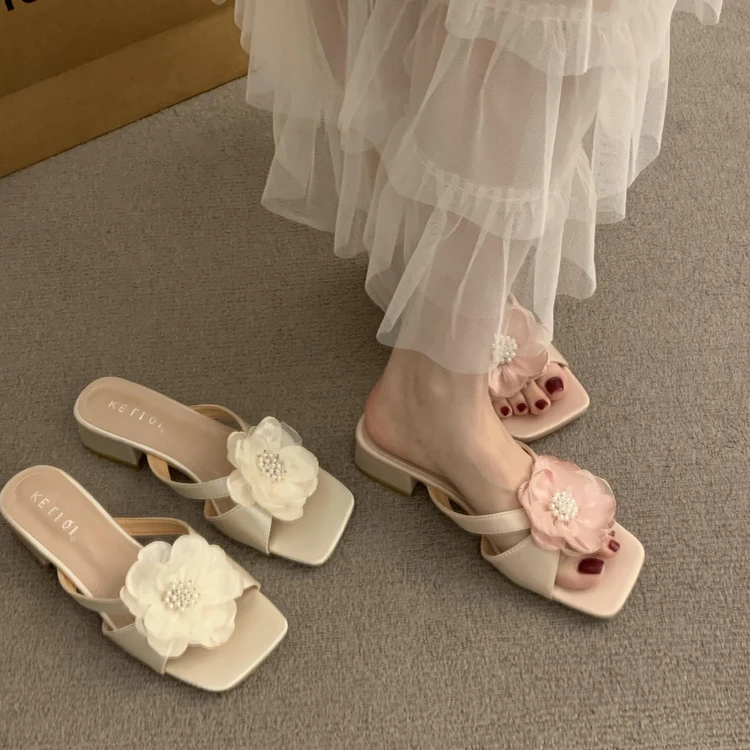 森系超火绝美粉色粗跟凉拖鞋女绝美外穿2025国风中跟度假一字拖鞋