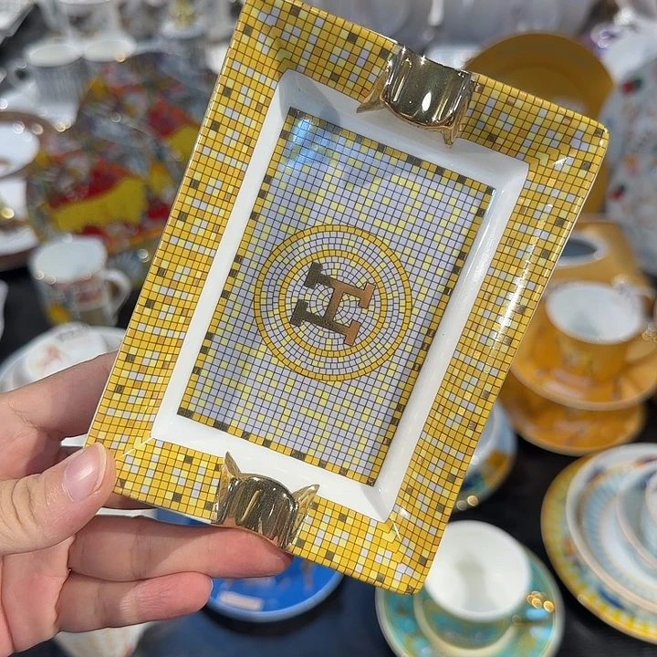 瓷片小号烟灰缸小号