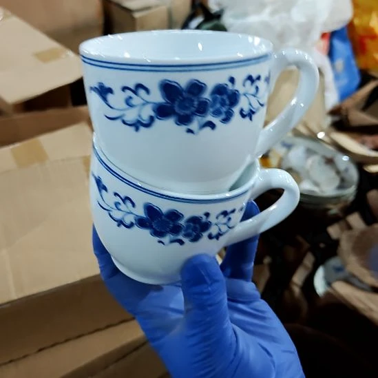 摆件盘子碗茶壶啥都有