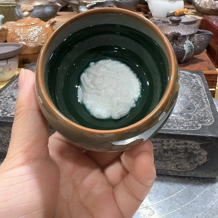 主人杯一个，瓷？品茗
