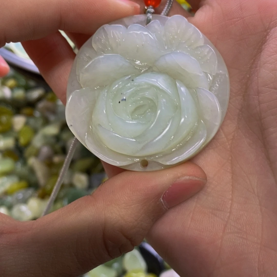 蛇纹石玉吊坠未镶嵌