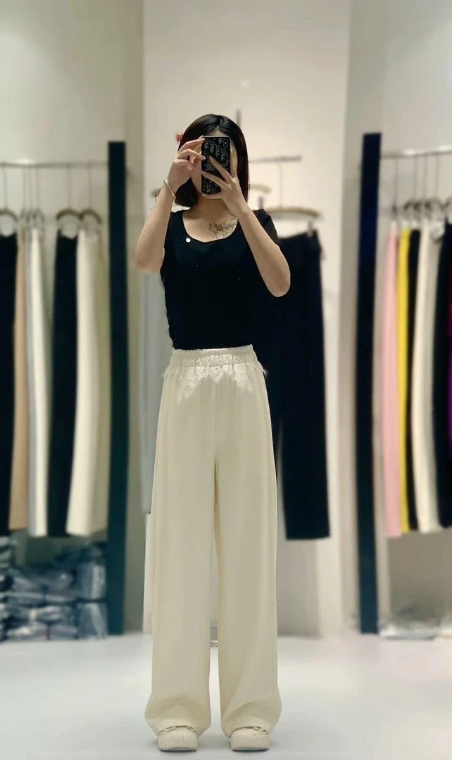 WANTHAT/凡黛卡早春新款欧货松紧腰蕾丝拼接直筒裤卫裤8737