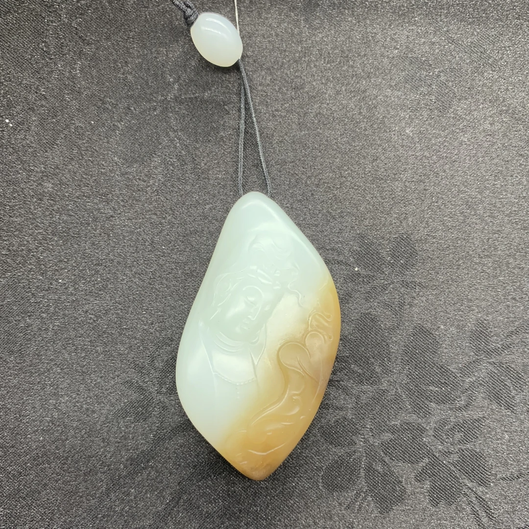 DZ096 和田玉糖白观音吊坠57X29X12mm