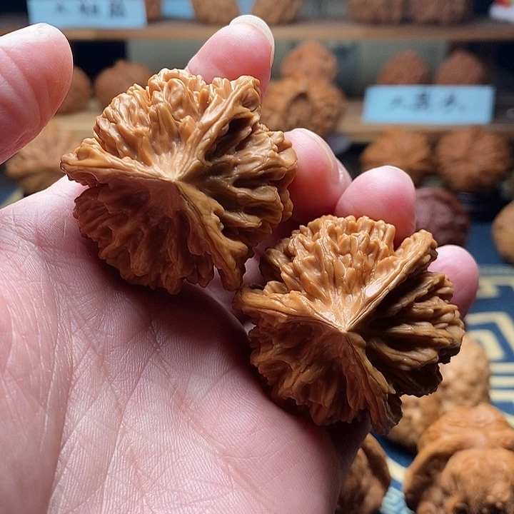 文玩核桃吊坠三棱