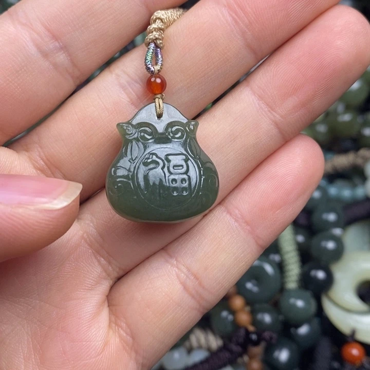 和田玉未镶嵌颈饰