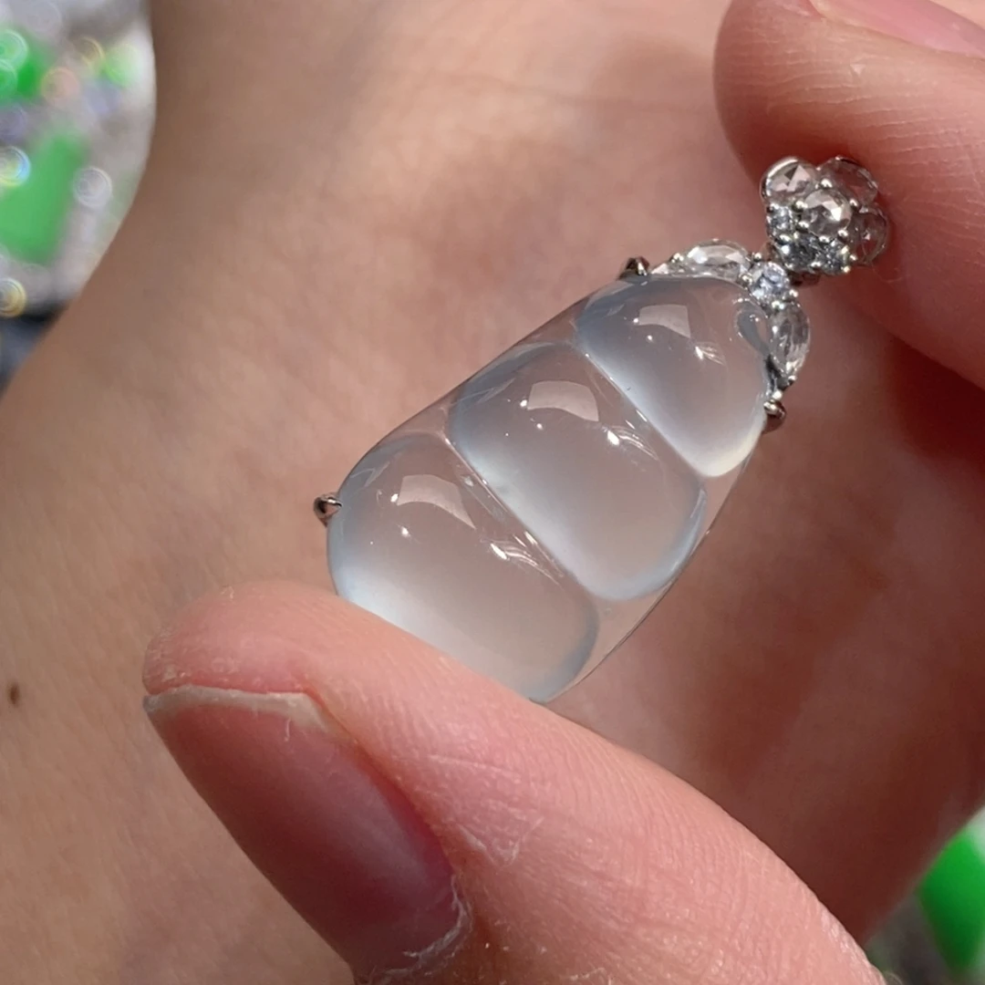 翡翠18K金镶嵌颈饰天然缅甸A货翡翠