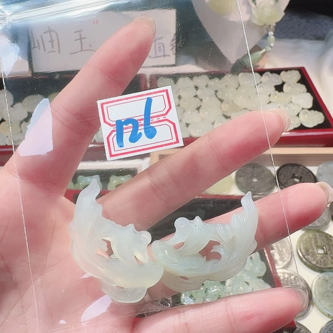 蛇纹石玉颈饰合金精美礼品