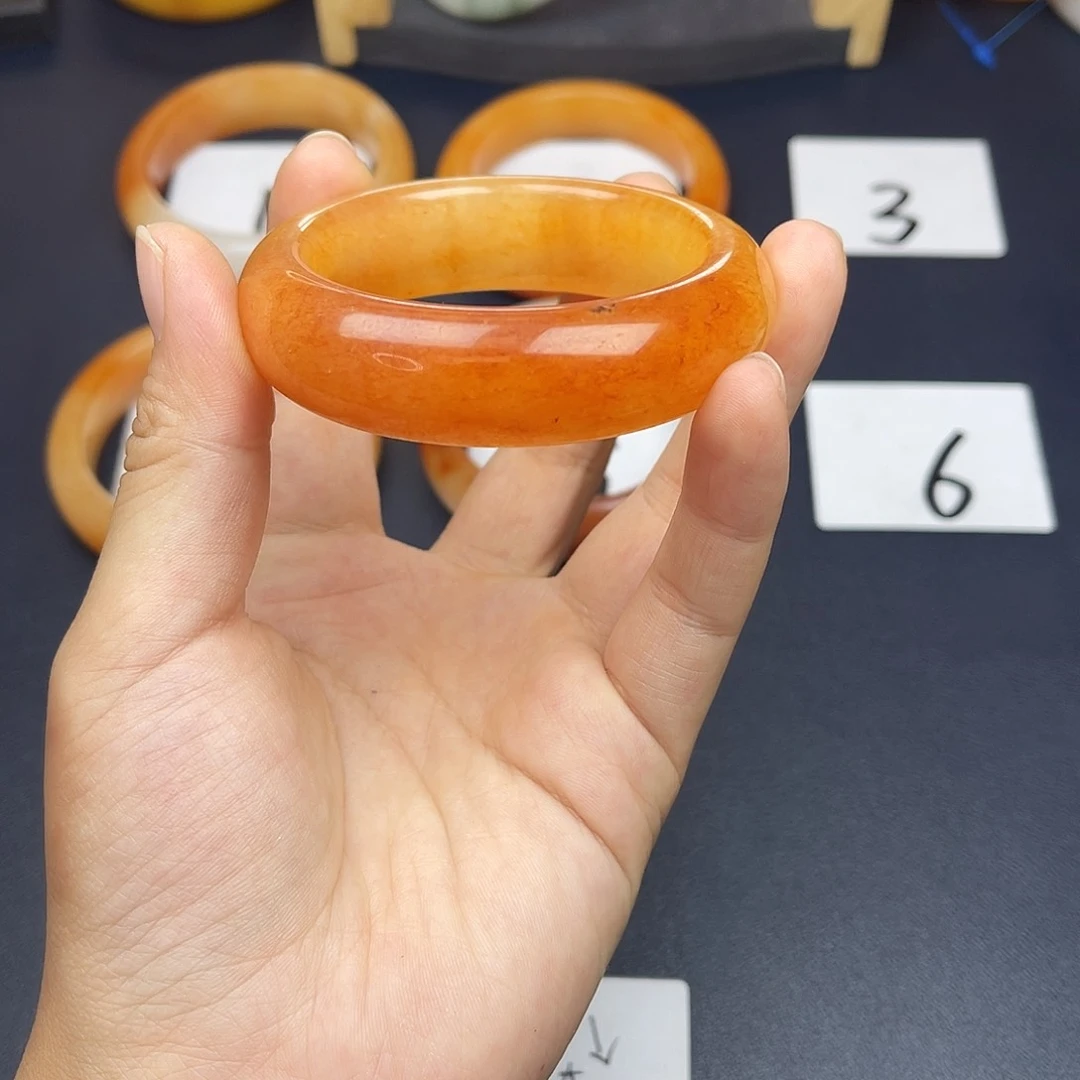 未镶嵌石英质玉（黄龙玉）手镯13