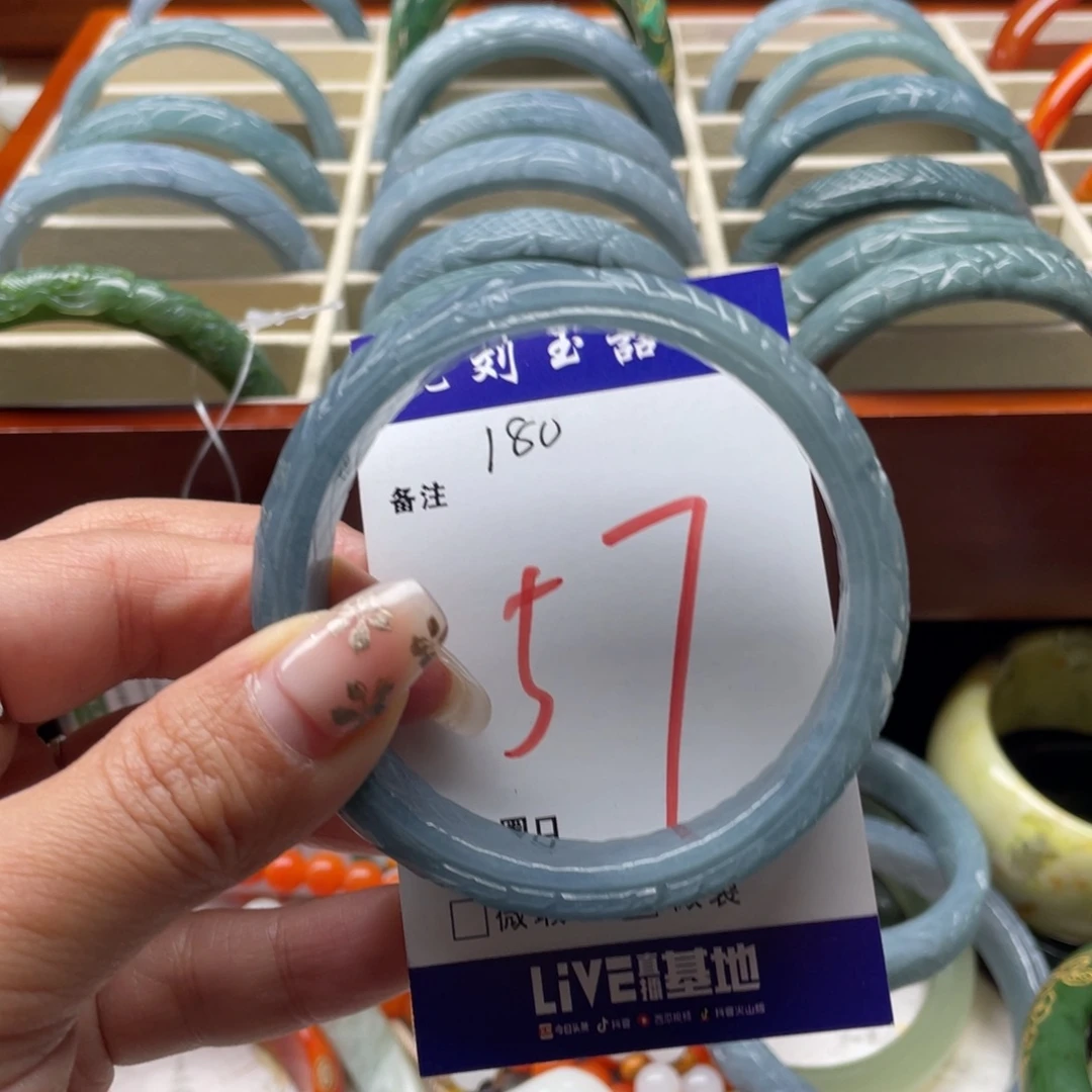 杨***妈翡翠未镶嵌手镯8889999999999
