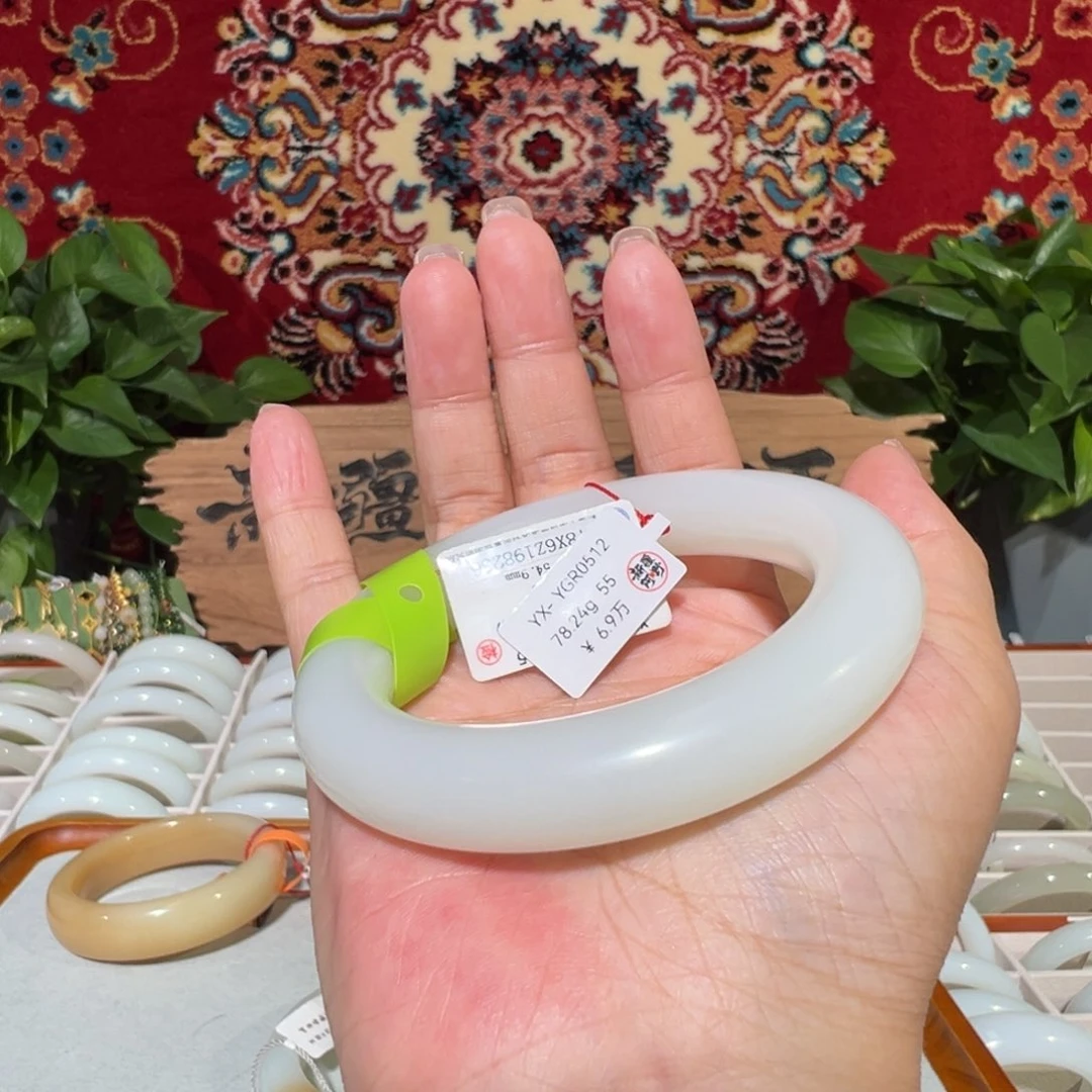 未镶嵌手镯和田玉（白玉）纯天然羊脂白玉胖圆手镯