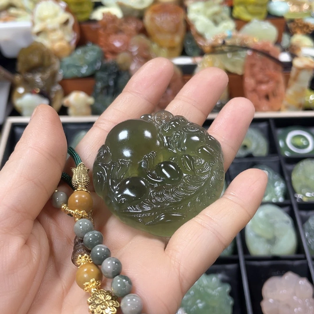 蛇纹石玉颈饰未镶嵌