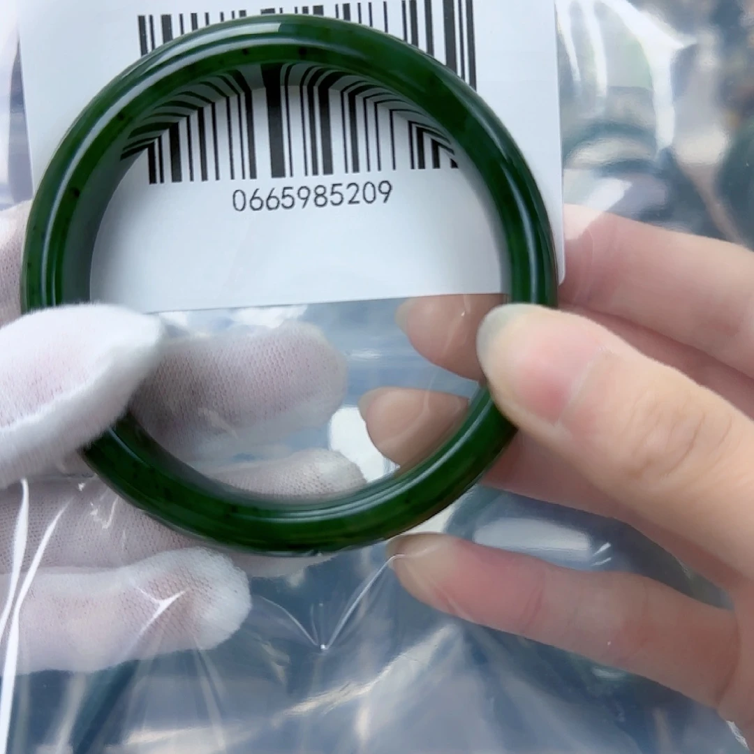 和田玉（碧玉）手镯未镶嵌6061