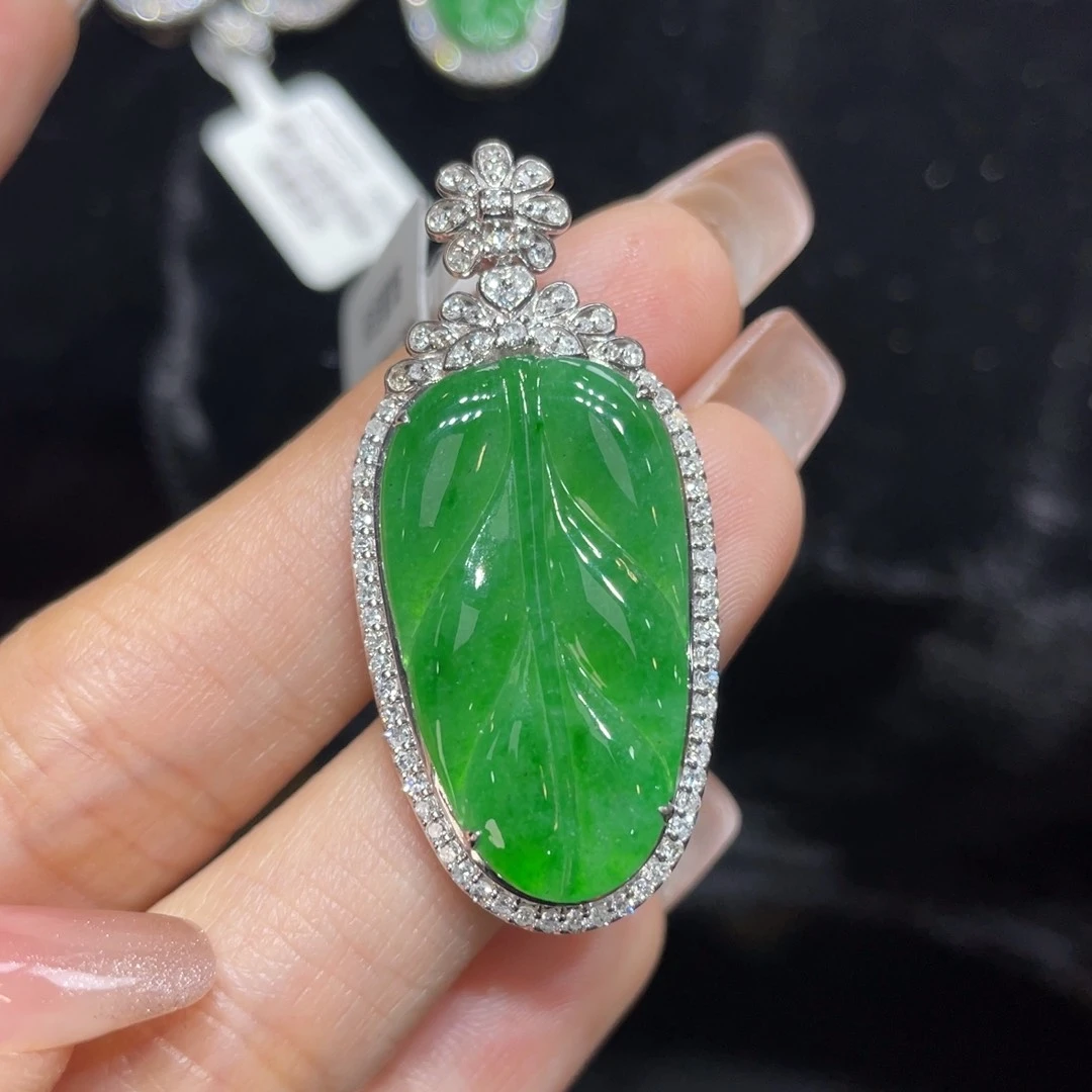 翡翠颈饰18K金镶嵌天然缅甸翡翠