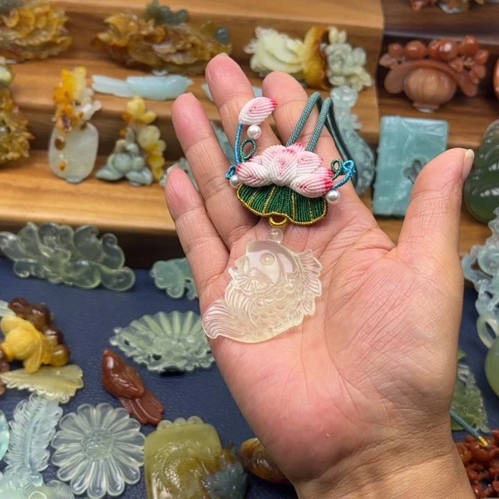 蛇纹石玉合金吊坠
