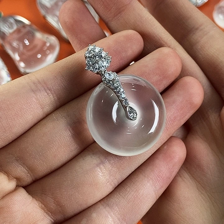 洋***丝石英质玉银S925镀金镶嵌颈饰