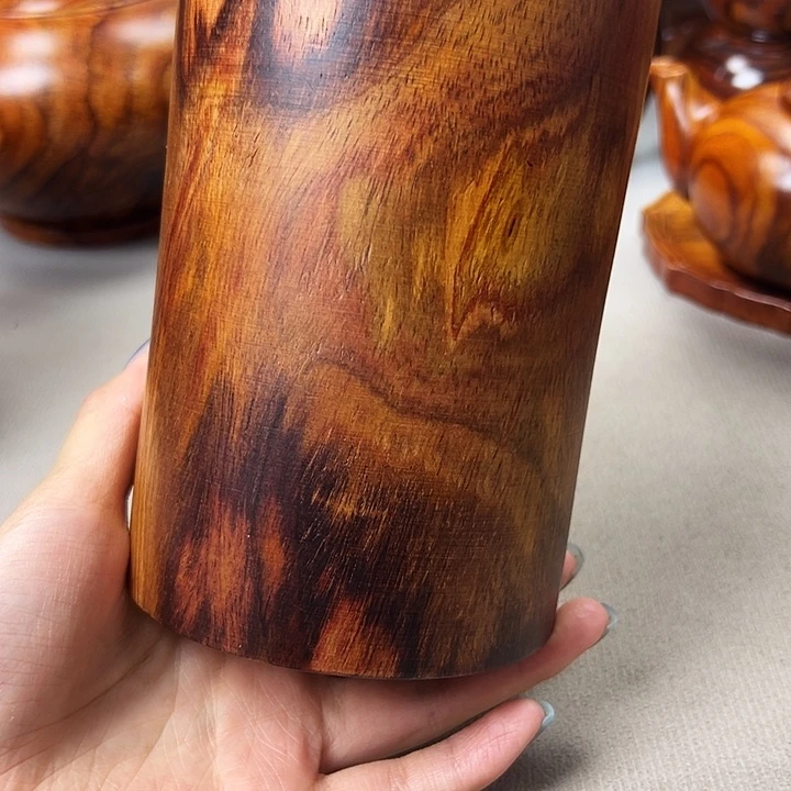 睿*越南黄花梨笔筒一个