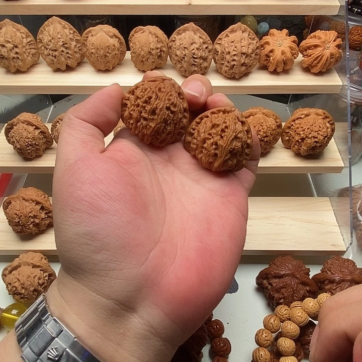 文玩核桃吊坠三角白