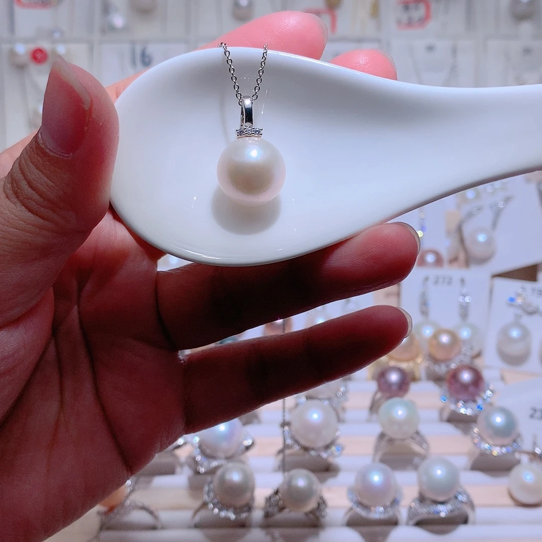 淡水珍珠吊坠(赠链)未镶嵌CC不圆13+