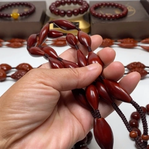 橄榄核吊坠相****落橄榄核