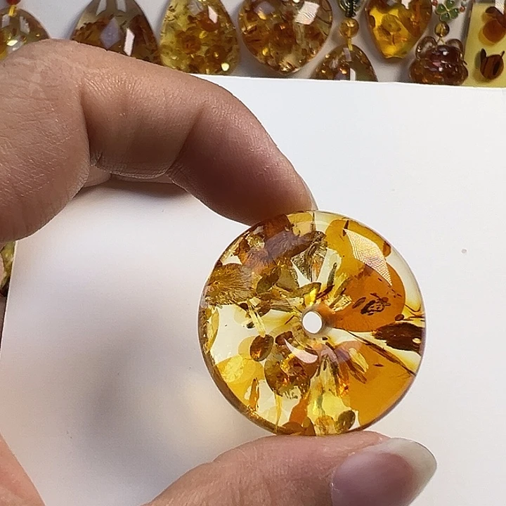 未镶嵌颈饰琥珀（花珀）