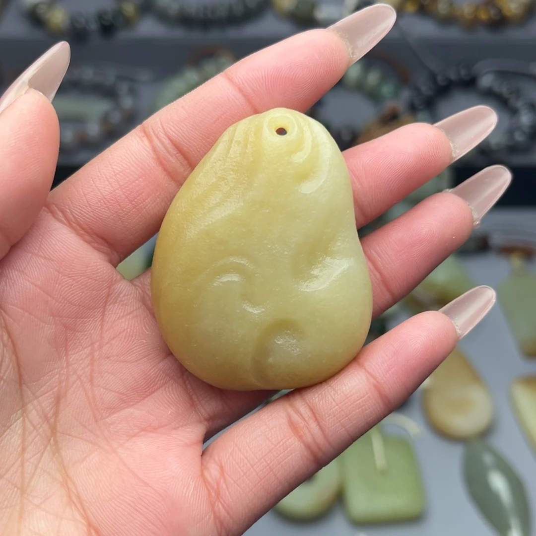 R***誉和田玉未镶嵌颈饰