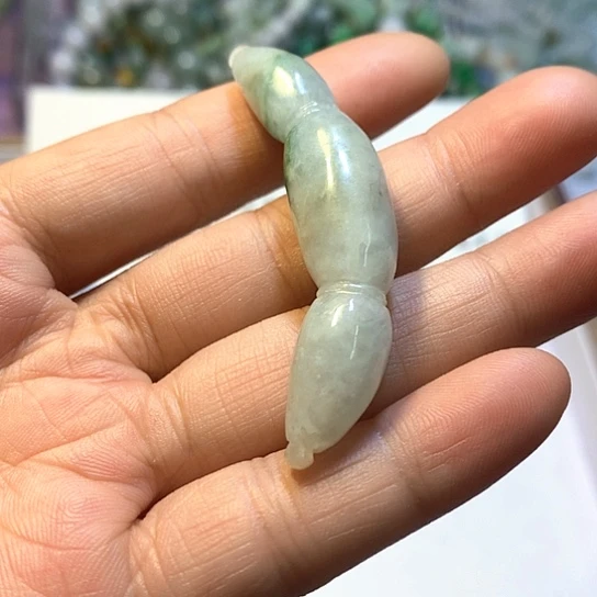 翡翠未镶嵌颈饰手牌