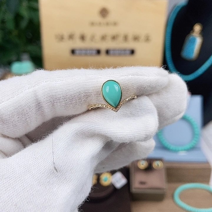 18K金镶嵌绿松石珠宝奇石